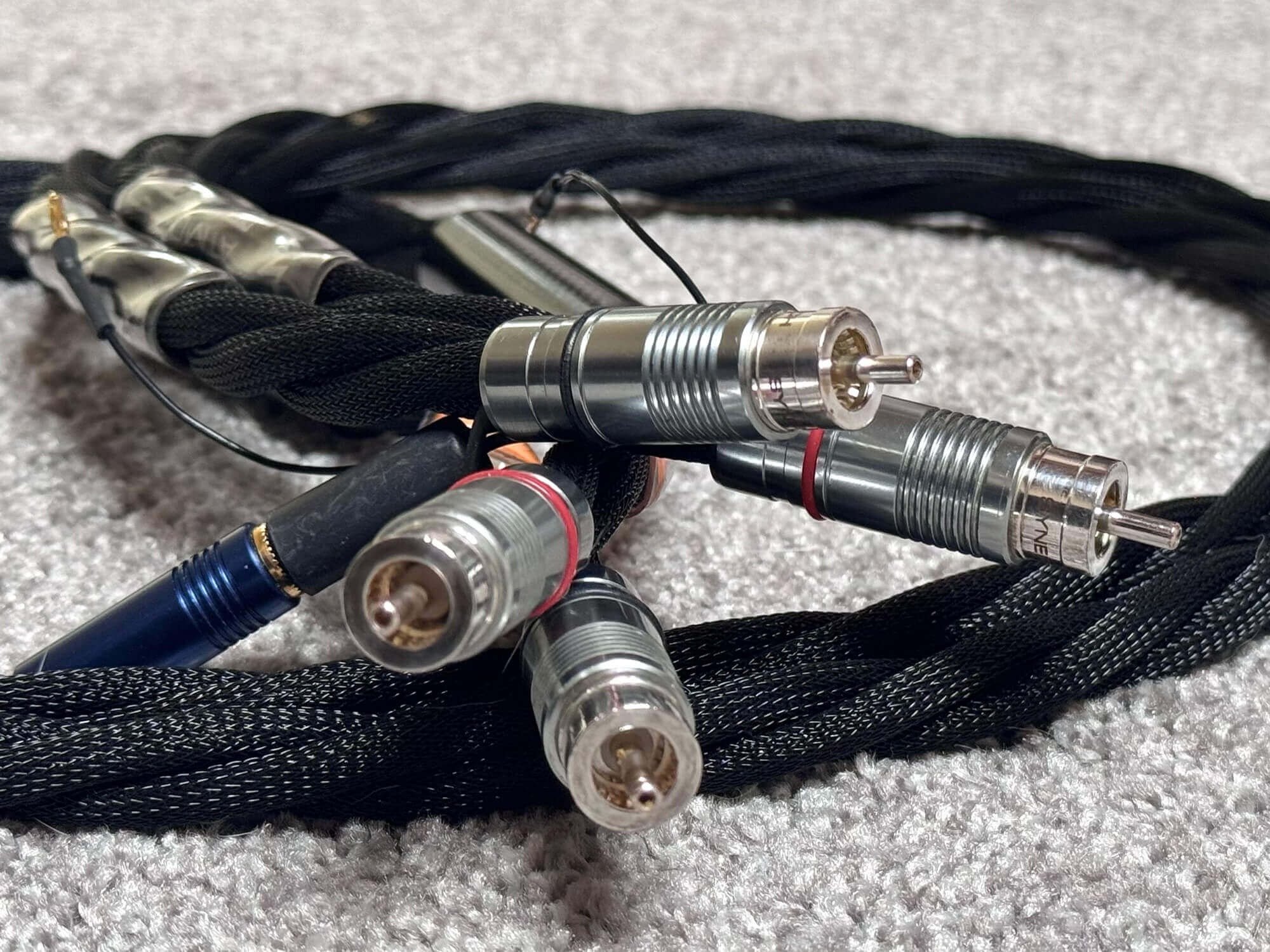 Synergistic Research Atmosphere UEF Level 4 RCA Cables, 1.5M - Image 2