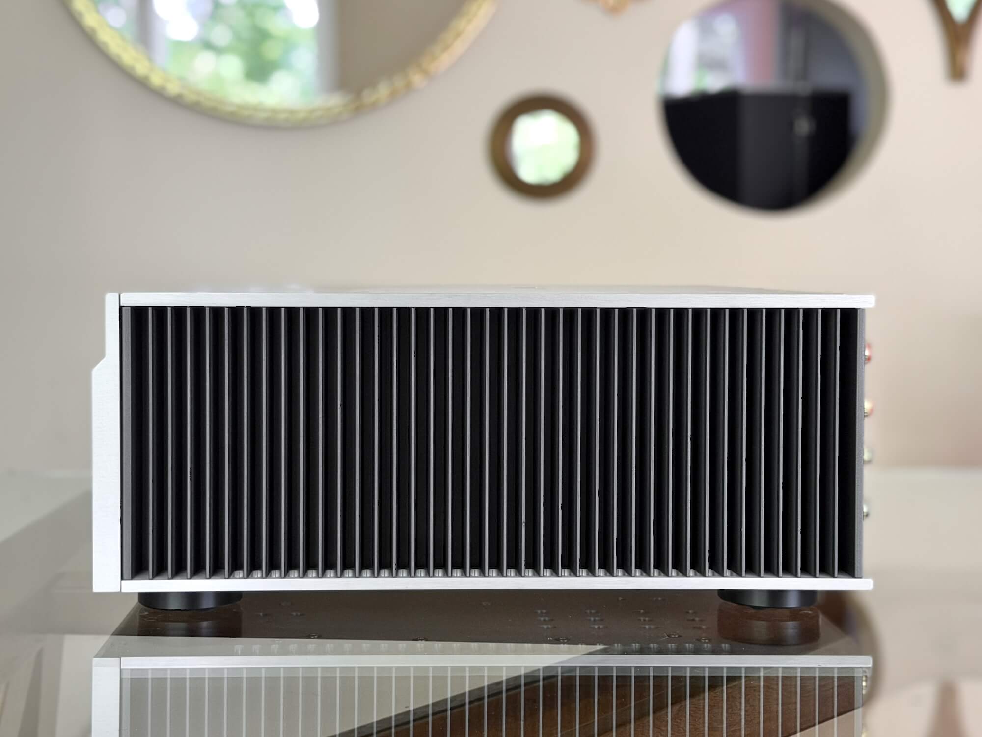 Audia Flight FLS4 Stereo Amplifier, Free Freight Shipping! - Image 4