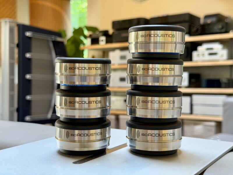 IsoAcoustics Orea Indigo Isolation Footers